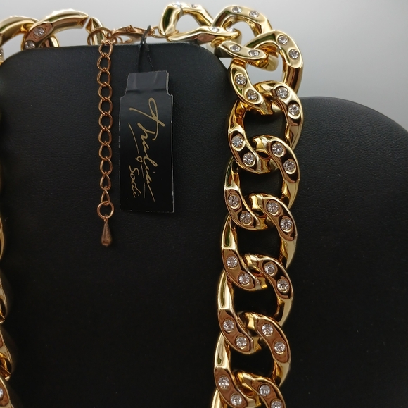 THALIA SODI Large Pearl Statement Necklace Gold Tone & Crystals NWT - Picture 5 of 9